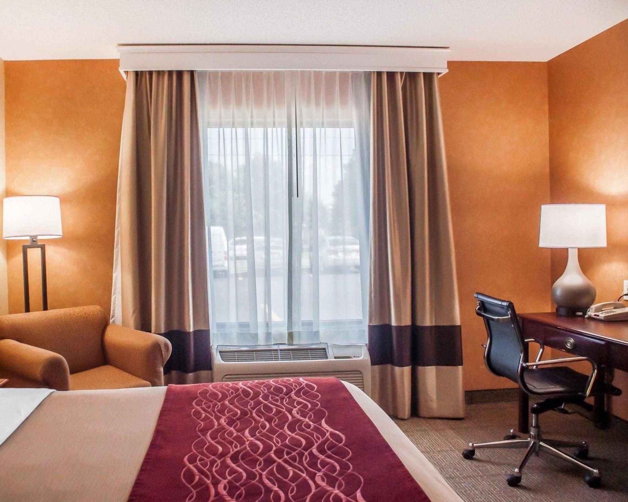 Quality Inn Near Walden Galleria Mall Чіктоваґа Екстер'єр фото