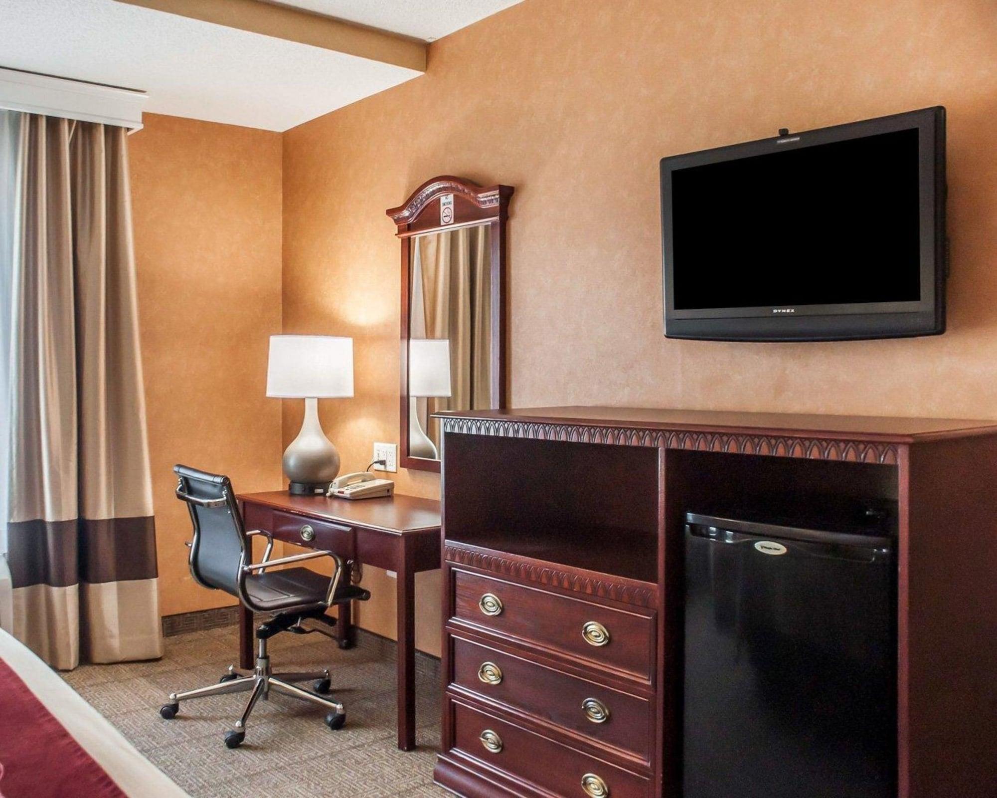 Quality Inn Near Walden Galleria Mall Чіктоваґа Екстер'єр фото