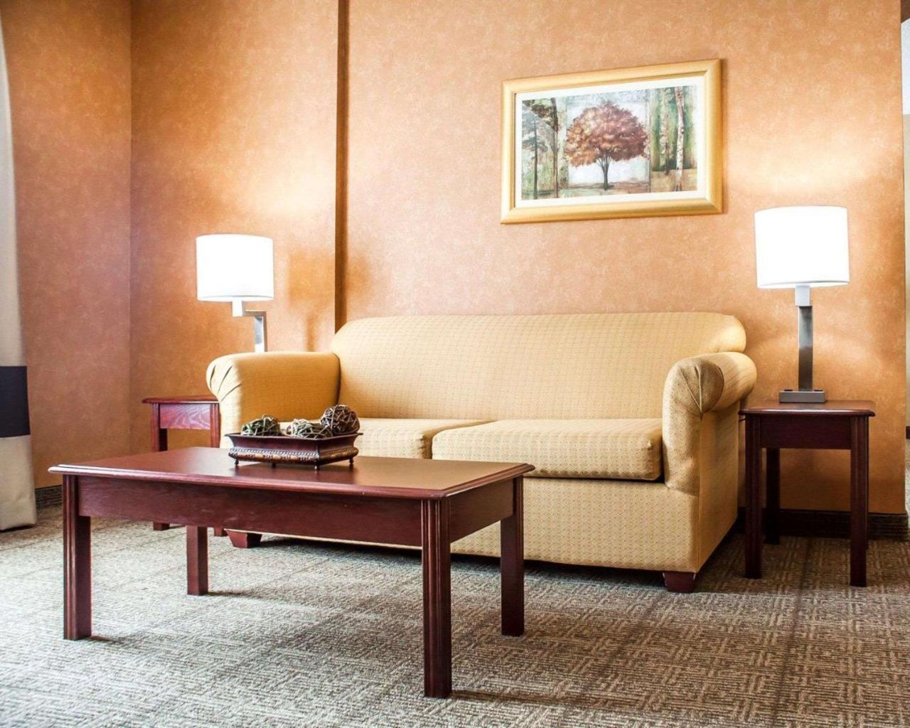 Quality Inn Near Walden Galleria Mall Чіктоваґа Екстер'єр фото